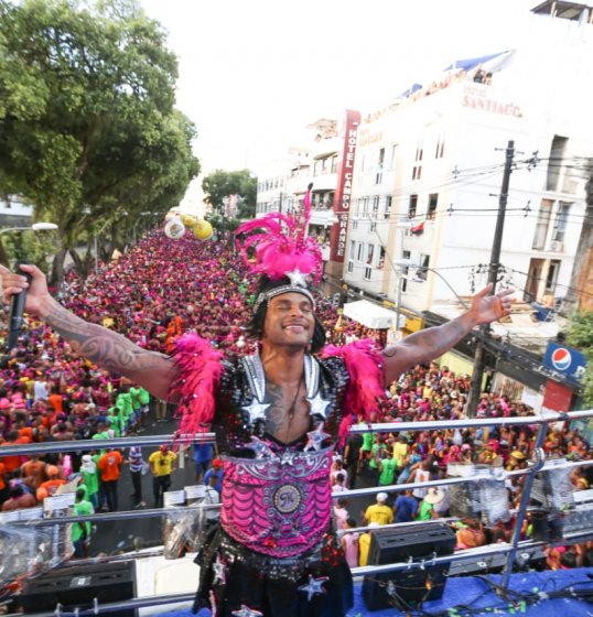 Parangolé comanda a estreia das Muquiranas no carnaval de Salvador 