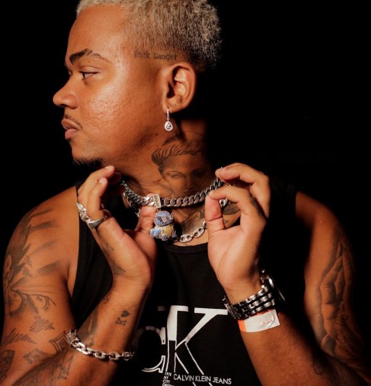 Rapper Major RD tem cordão roubado em show e oferece R$ 10 mil de recompensa: 'Covardia'