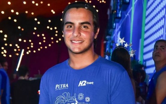[Aos 15 anos e com 1,85 m de altura, filho de Ivete Sangalo chama atenção ao mostrar boa forma na academia]