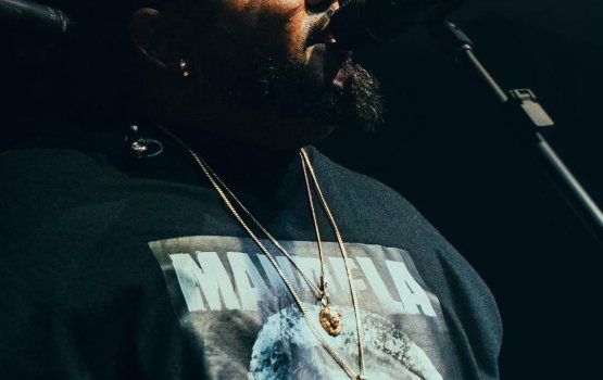 [Belo e Tiee comandam o show “Te Escolhi pro Samba” no Armazém Convention]