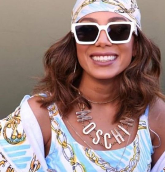 Após confusão, Anitta detona festival de música: 'Mentira eu não gosto'