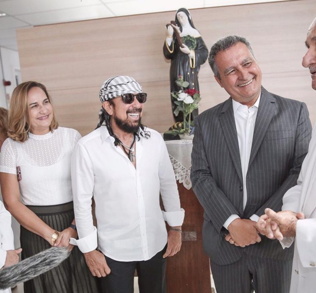 [Bell Marques inaugura novo prédio em hospital baiano]