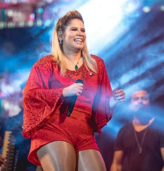 Marília Mendonça suspende atendimento aos fãs no camarim Marília Mendonça suspende atendimento aos fãs no camarim