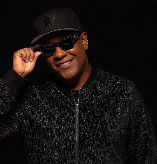 Psirico agita a internet com o lançamento clipe do single “Tá quente” Psirico agita a internet com o lançamento clipe do single “Tá quente”