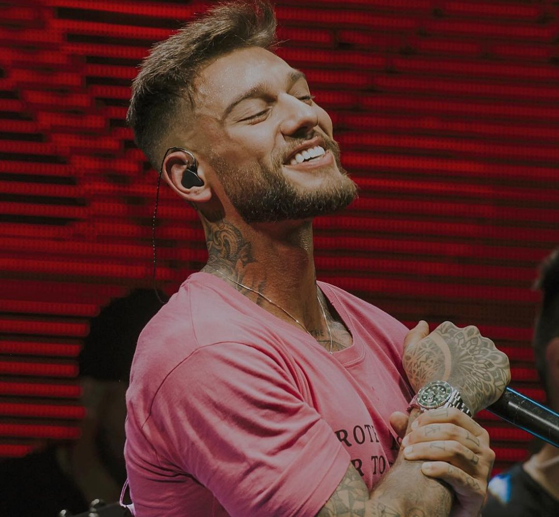 [Lucas Lucco lança música com participação de Wesley Safadão]