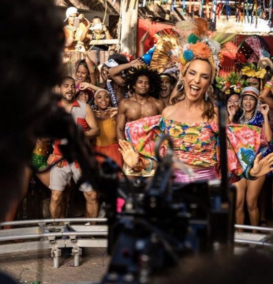 Ivete Sangalo grava clipe novo em Praia do Forte