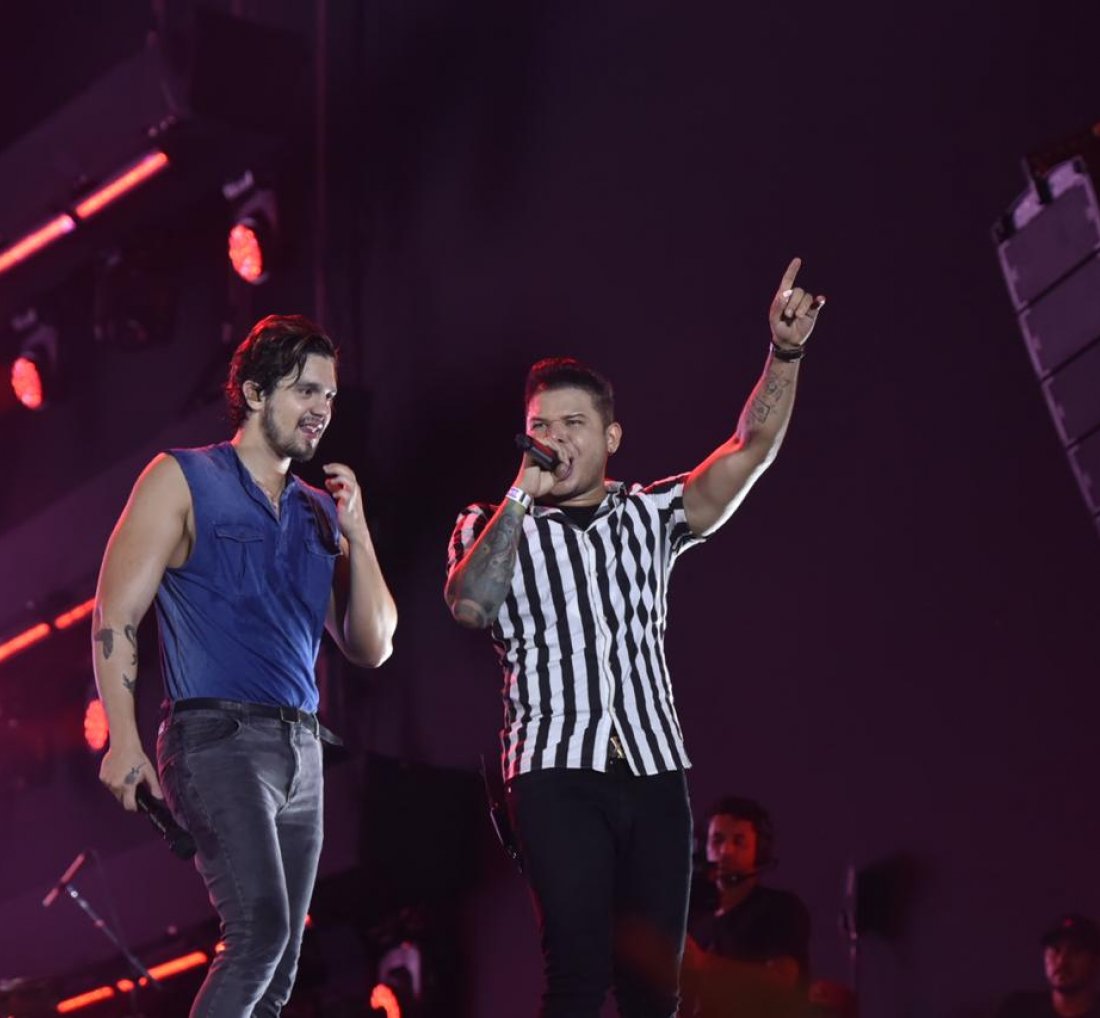 [Luan Santana convida Tierry para cantar 