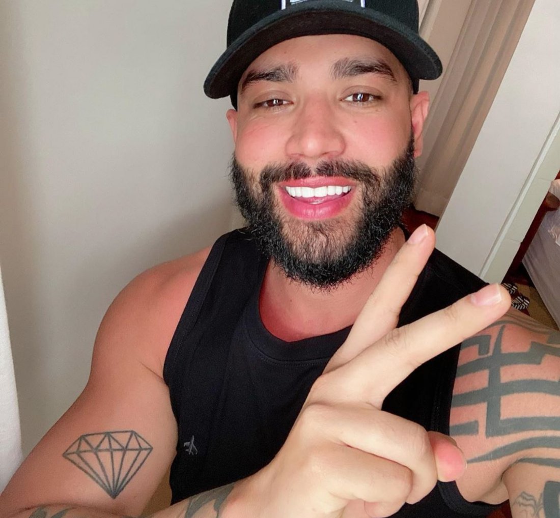 [Gusttavo Lima fala sobre intimidades em show]