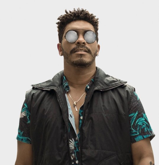 Denny Denan recebe Parangolé e Araketu no último Encontro de Verão da temporada Denny Denan recebe Parangolé e Araketu no último Encontro de Verão da temporada