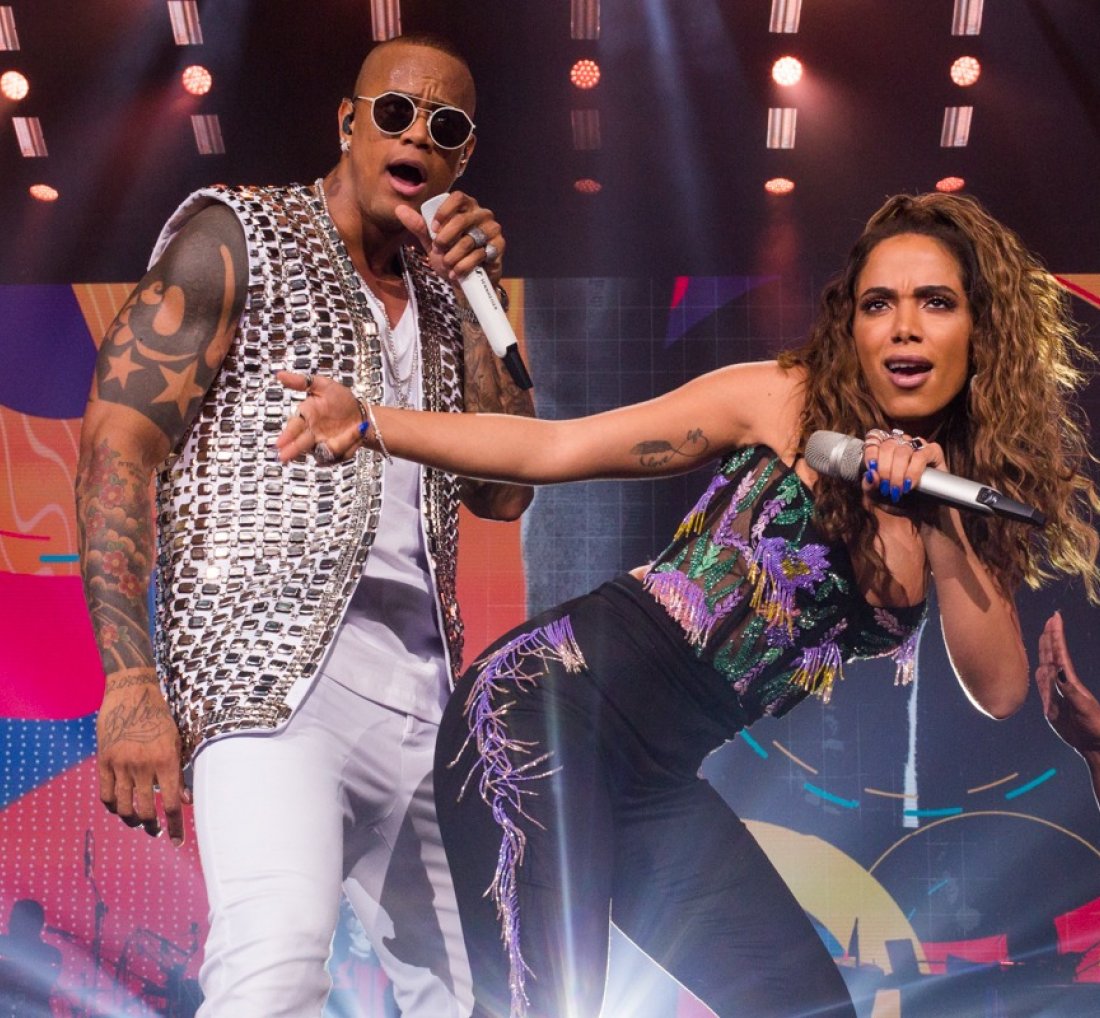 [Confira! Leo Santana coloca Anitta para dançar até o chão]