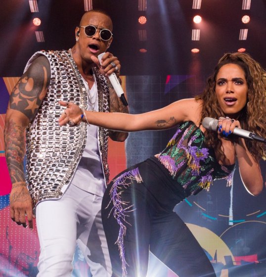 Confira! Leo Santana coloca Anitta para dançar até o chão