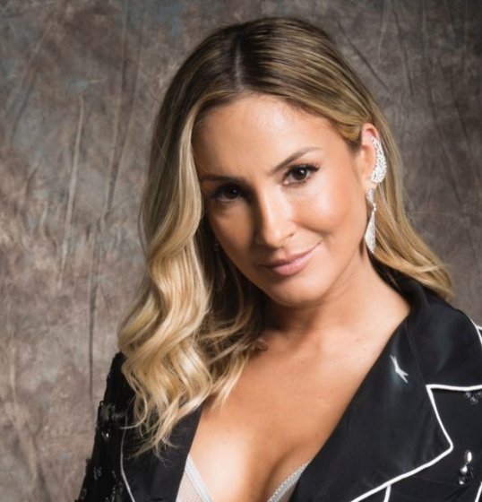 Claudia Leitte posta foto sem make: 