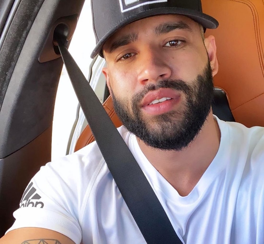 [Respeita o embaixador, bb! Gusttavo Lima exibe mansão]