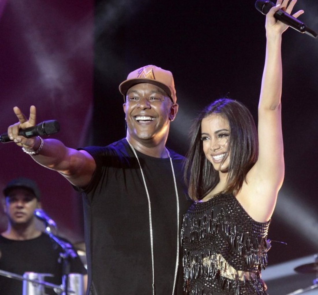 [Vem hit aí! Anitta lança música nova com Psirico; confira!]