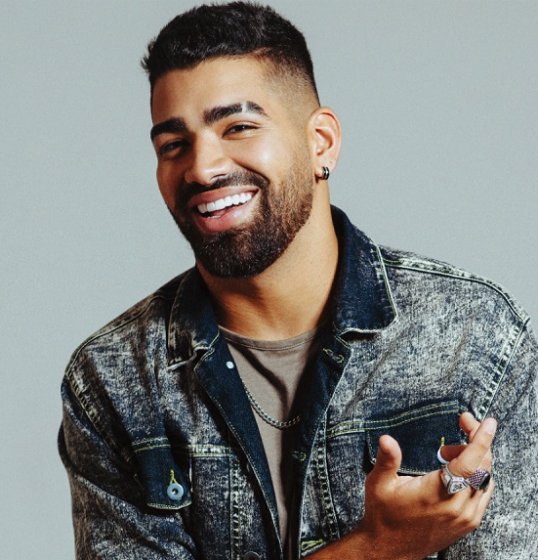 Dilsinho fala sobre novos projetos e o amor dos fãs Dilsinho fala sobre novos projetos e o amor dos fãs