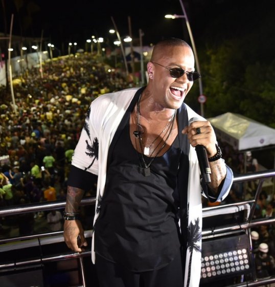 Confira Agora! Como foi o Pipoco com Léo Santana Confira Agora! Como foi o Pipoco com Léo Santana