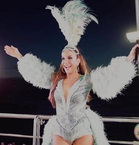 Ivete Sangalo convida Vanessa Da Mata para cantar no seu trio Ivete Sangalo convida Vanessa Da Mata para cantar no seu trio