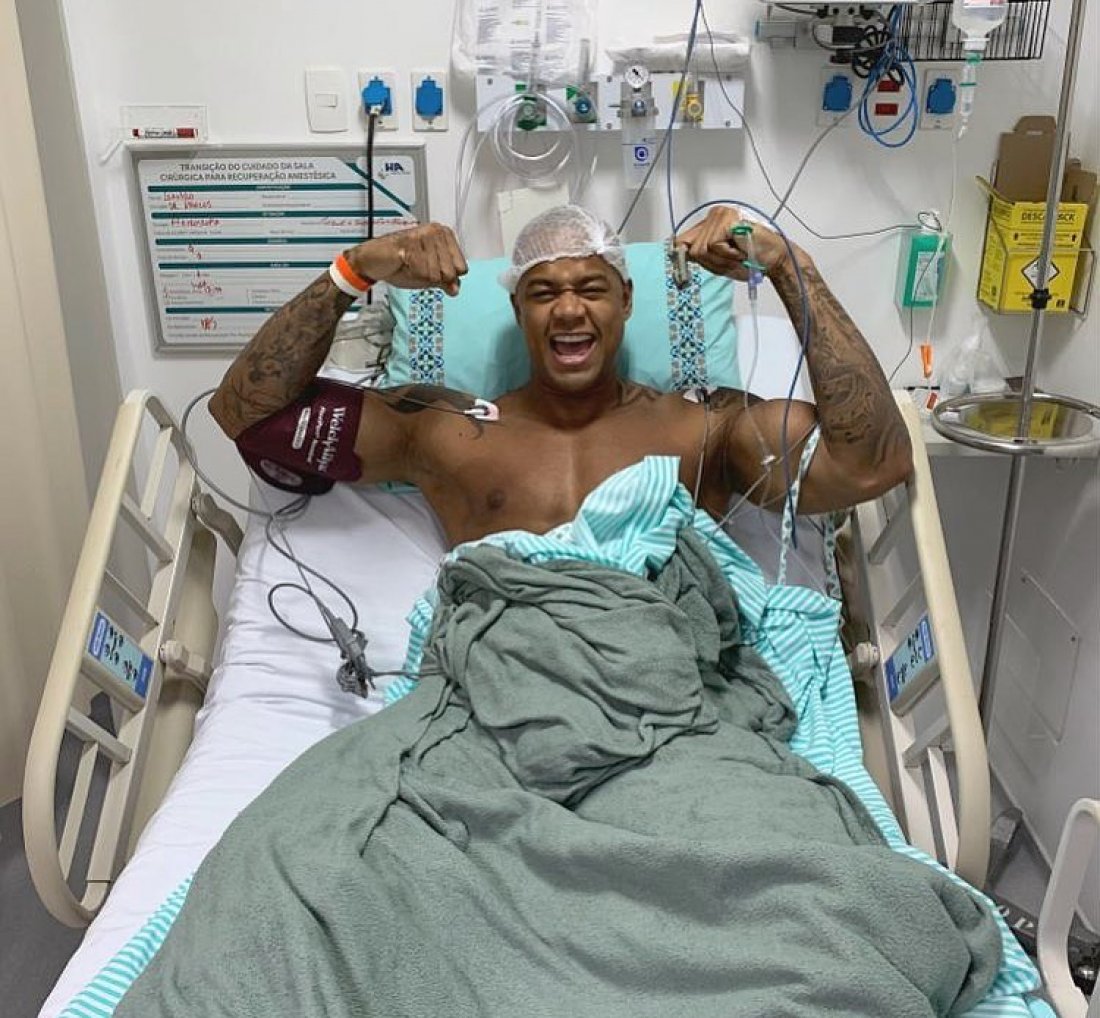 [Léo Santana passa por cirurgia ]