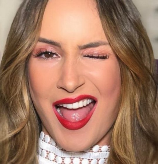 Claudia Leitte posta vídeo se divertindo com a família 