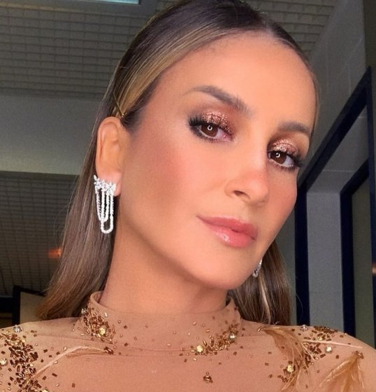 Negativo! Claudia Leitte não está com CoronaVírus