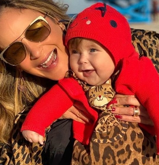 Claudia Leitte posta vídeo cantando para Bela Claudia Leitte posta vídeo cantando para Bela