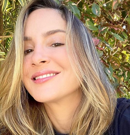 Claudia Leitte faz vídeo falando sobre a quarentena