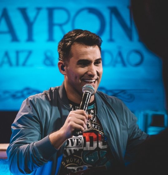 Tayrone lança novo clipe Tayrone lança novo clipe