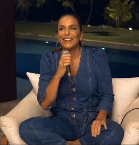 Ivete Sangalo se emociona em live!