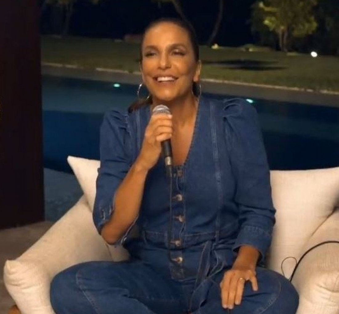 [Ivete Sangalo se emociona em live!]