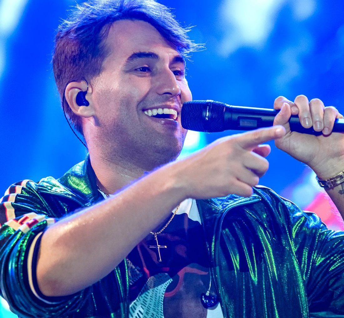[Tayrone lança novo cd com canções inéditas, regravações e covers!!]
