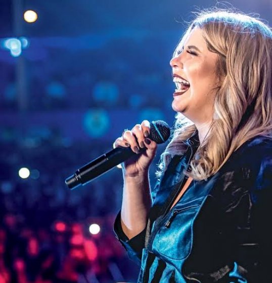 Entenda por que Marília Mendonça é a Rainha do Sertanejo Entenda por que Marília Mendonça é a Rainha do Sertanejo