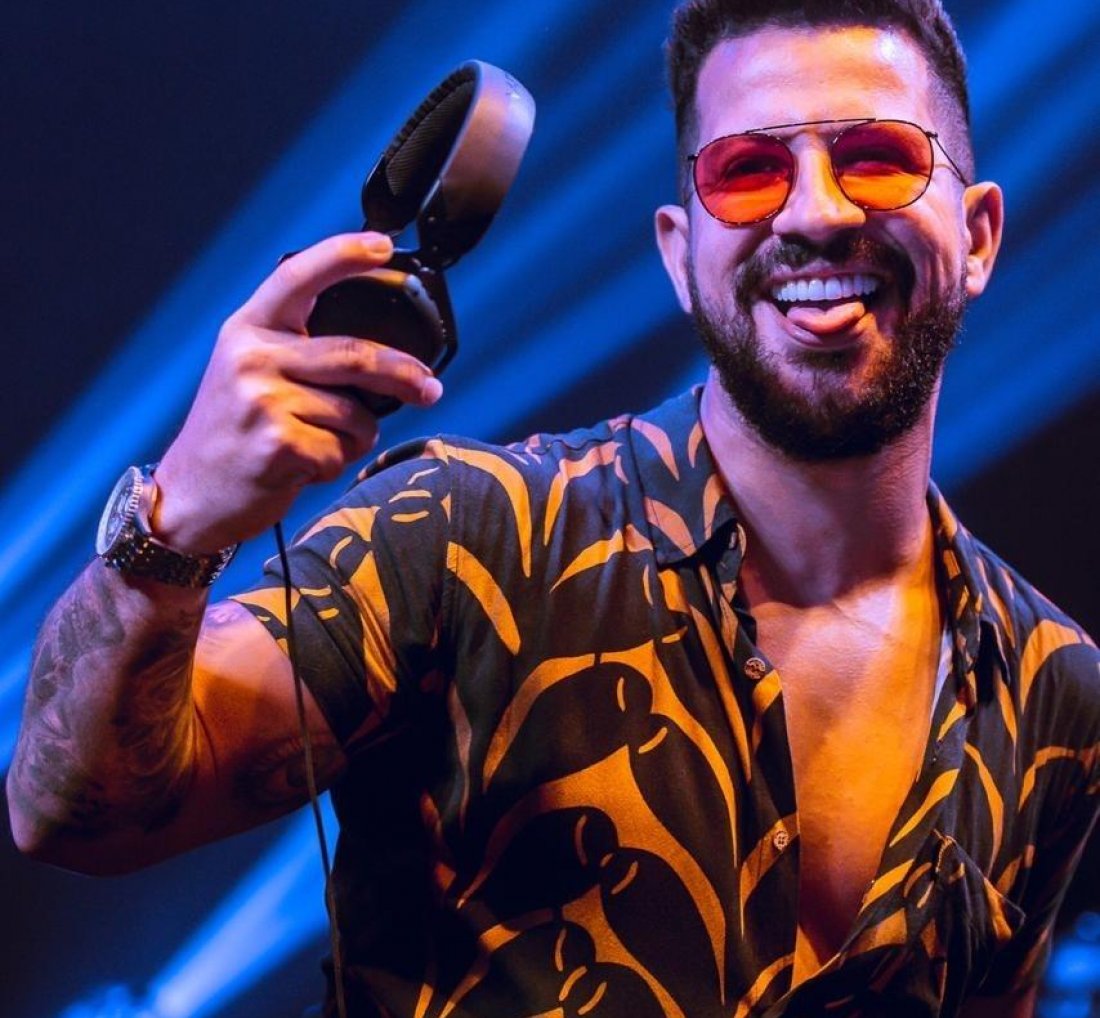 [Dennis anuncia músicas novas com Ludmilla e Kevinho]