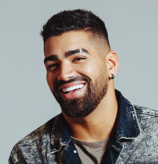 Dilsinho conta segredos por trás das músicas do seu novo álbum Dilsinho conta segredos por trás das músicas do seu novo álbum