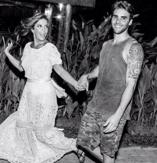 Filhos de Ivete Sangalo aparecem em foto com o pai Filhos de Ivete Sangalo aparecem em foto com o pai