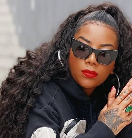 Ludmilla se torna sua própria empresária 