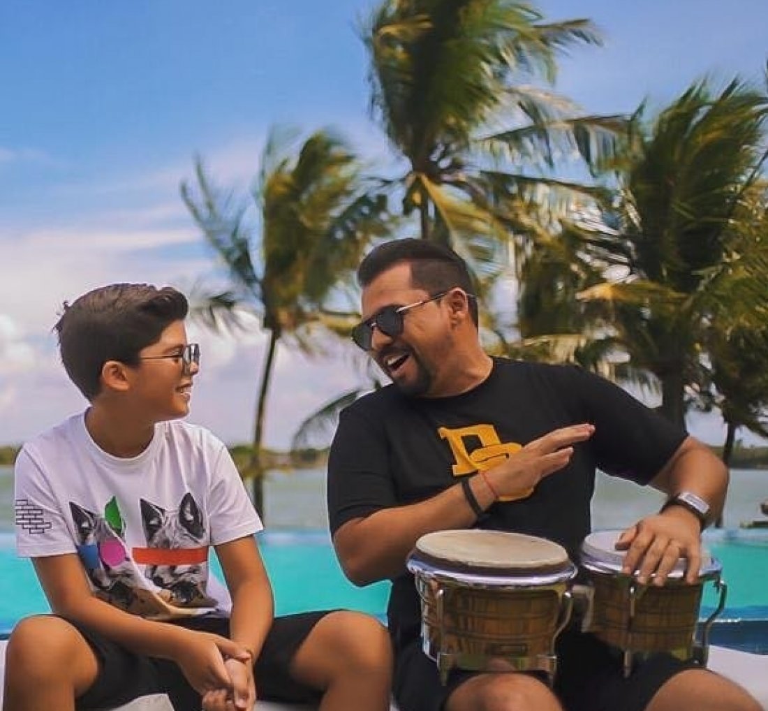 [Xand Avião participa da gravação da primeira música do filho]