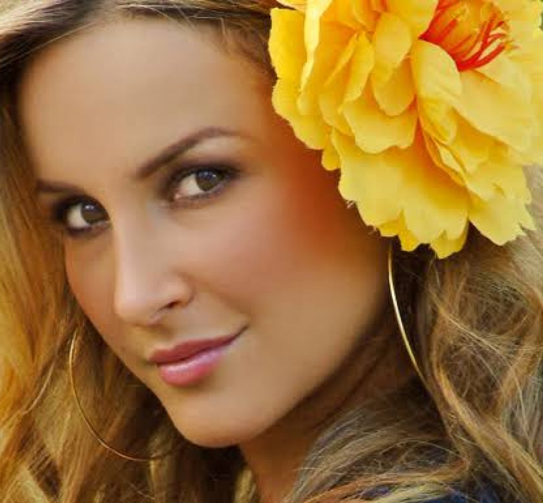 [CD Arranhado? Música antiga de Claudia Leitte no Babado Novo apresenta falha técnica]