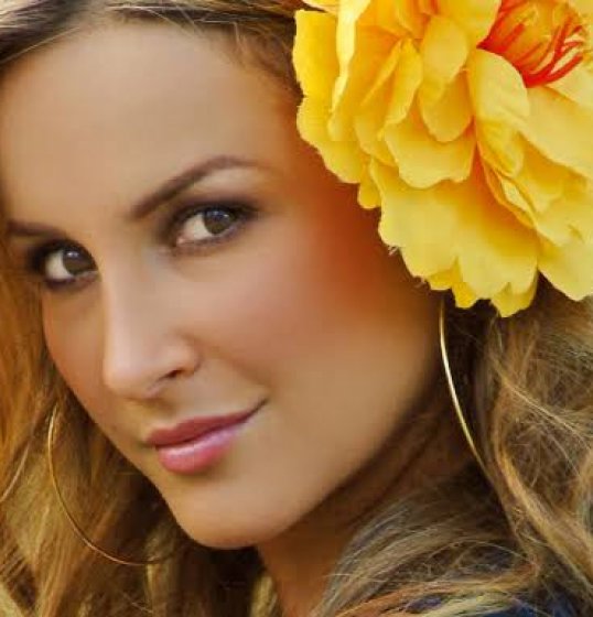 CD Arranhado? Música antiga de Claudia Leitte no Babado Novo apresenta falha técnica