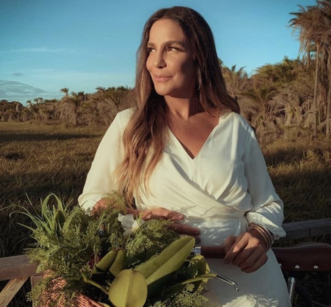 [Lançamento! Ivete Sangalo divulga a música: “Dura na Queda”]