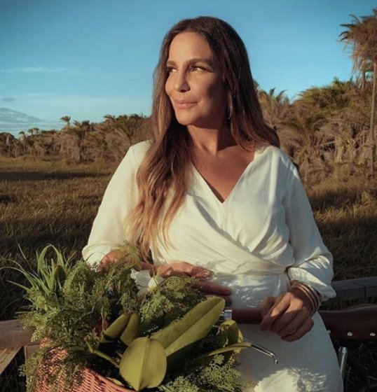 Lançamento! Ivete Sangalo divulga a música: “Dura na Queda”