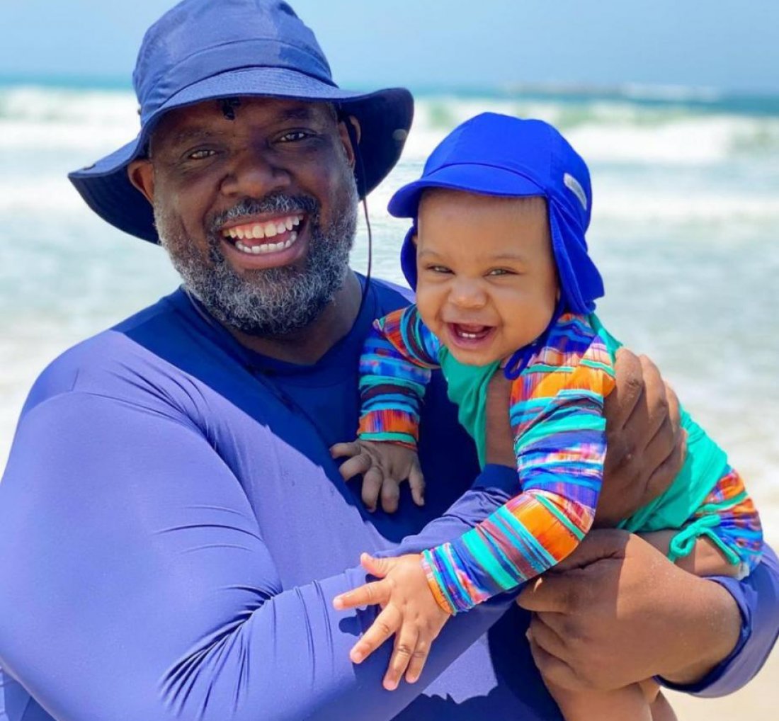 [Péricles leva a filha na praia pela primeira vez e afirma: Inesquecível]