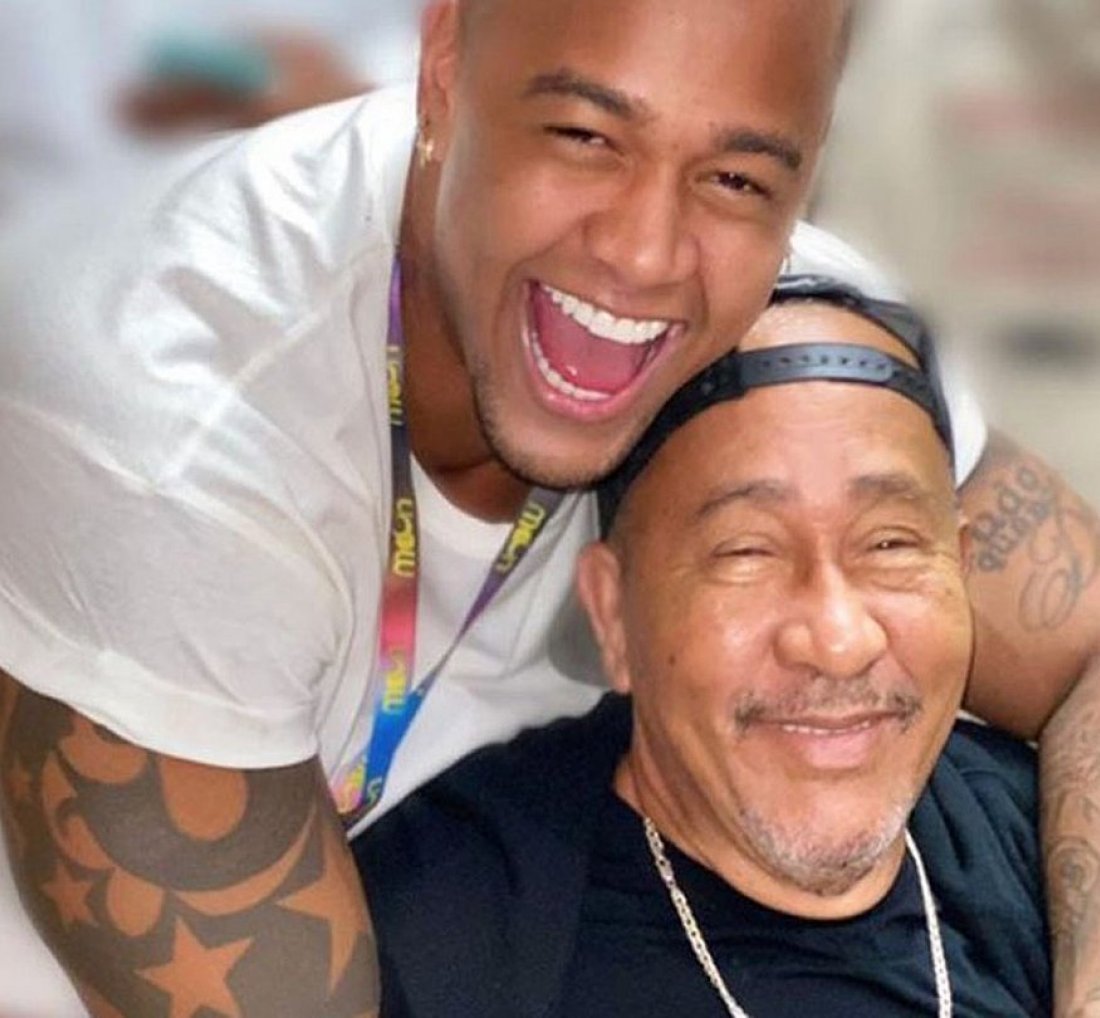 [Léo Santana se pronuncia, após morte do pai]