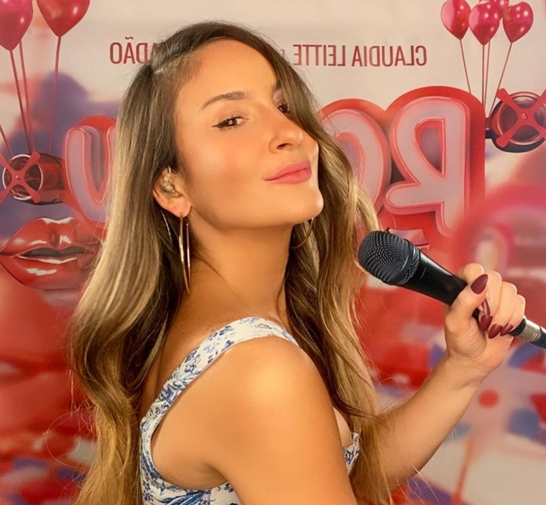 [Claudia Leitte fala sobre trio elétrico fora do Brasil]