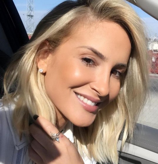 Claudia Leitte fala sobre perrengues do início da carreira