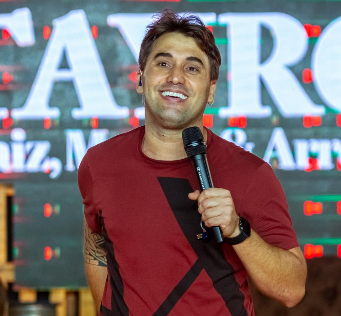 [Sextou! Tayrone lança CD promocional com músicas inéditas e regravações de sucesso]