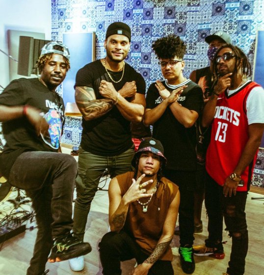 Àttooxxá lança parceria com Parangolé na música: Àttooxxá lança parceria com Parangolé na música: