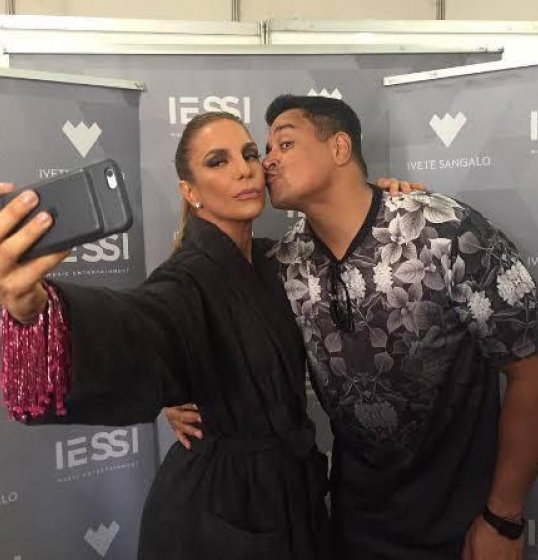 Ivete Sangalo e Xanddy gravarão clipe juntos na próxima terça-feira (12) Ivete Sangalo e Xanddy gravarão clipe juntos na próxima terça-feira (12)
