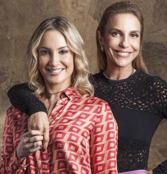Fãs fazem abadá para live de Ivete Sangalo e Claudia Leitte Fãs fazem abadá para live de Ivete Sangalo e Claudia Leitte