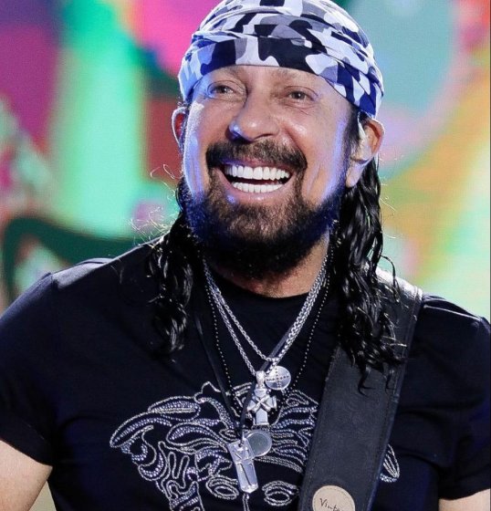 Foliões do Camaleão poderão curtir a live de Bell Marques com abadás exclusivos Foliões do Camaleão poderão curtir a live de Bell Marques com abadás exclusivos