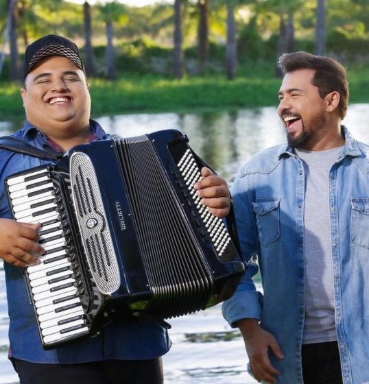 Tarcísio do Acordeon lança clipe com Xand Avião